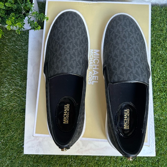 MICHAEL MICHAEL KORS
Women's Keaton Slip-On Logo
Sneakers size 7
BLACK LOGO - Picture 13 of 16